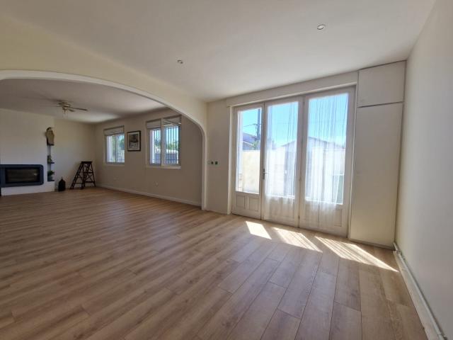 Le Bouscat Jean Jaures T4 beaux volumes avec cour privativ. 105m² Le Bouscat