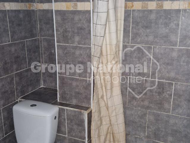 LE CANET Rue Paul Longe T1 rénové en RdC 26m2 1 cuisine 1 chambre Calme Hono ag. 300E loyer/M HC 350E+.