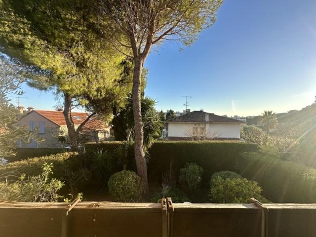 LE CANNET, MONT JOLI, SECTEUR RESIDENTIEL, CADRE VERDOYANT, 4/5 PIECES, 107m², TERRASSE SUD/OUEST, VUE DEGAGEE, PARKING, CAVE