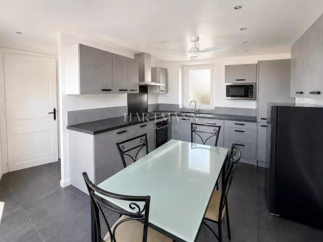 Le Cannet – Maison de village avec terrasse, vue mer et gara. 83m² Le Cannet