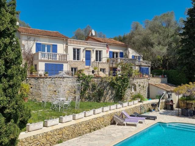 LE CANNET RESIDENTIEL Propriété de charme des années 1930. 377m² Le Cannet