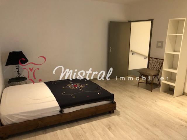 LE CAILAR MAISON DE VILLE 2 PIÈCES LOUÉE MEUBLÉE