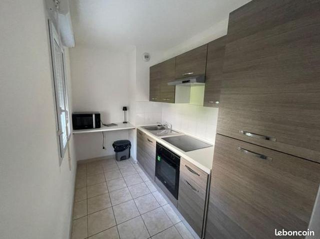 Le calme à la ville NIMES, Appartement de 33 m² sans travaux dans résidence sécurisée avec beau jardin, proche toutes commodités