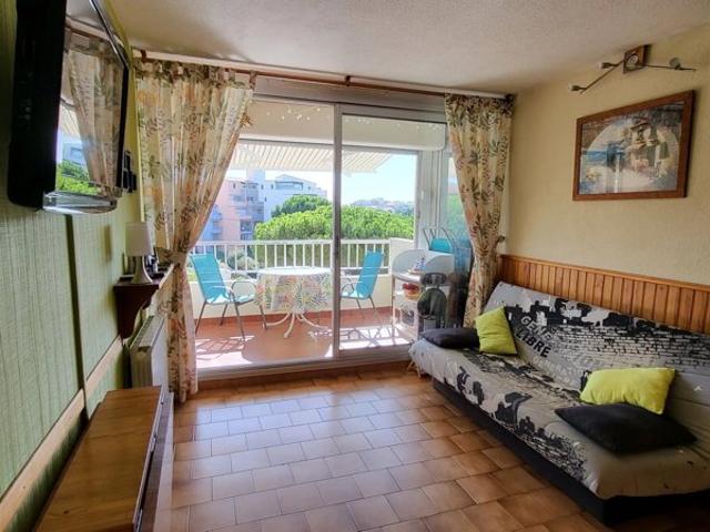 A Vendre Le Cap d'Agde 34300 Centre Port agréable Terrasse avec vue bateaux pour cet Appartement 2 pièces avec parking couvert et cellier privatifs
