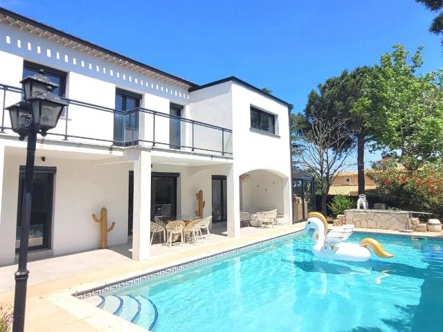 Le Cap d'Agde 34300 Villa contemporaine d’Exception dans le sect