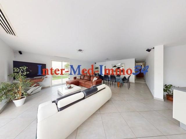 Le Cap d'Agde 34300 Villa contemporaine de 7 pièces avec piscine et dépendance sur terrain de 880m²