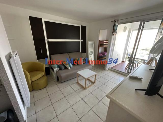 A Vendre Le Cap d'Agde 34300 Centre Port Appartement Studio Cabine avec petite vue Port situé au 1er étage d'une Résidence sécurisée