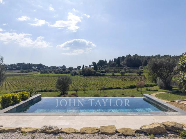 Le Castellet – Mas provençal en pierre au cœur des vignes av. m² Le castellet