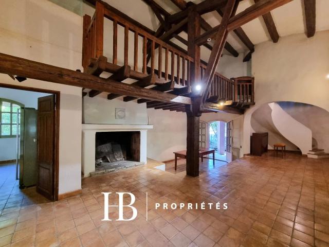 Le Castellet, villa sur 3000 m² de terrain à rénover