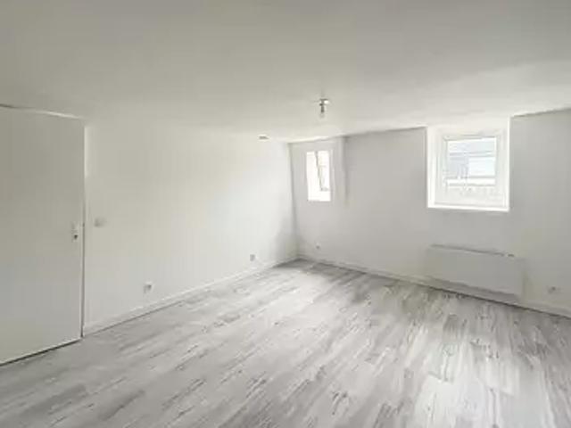 Le Cateau Cambrésis 59360 Location appartement 1 pièce t1 au dernier étage
