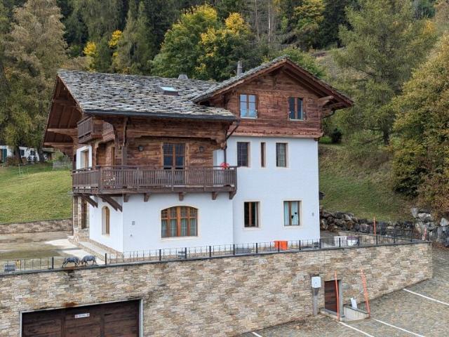Chalet Kalbermatten et Hôtel de l'Ardève: Un joyau architectural alpin