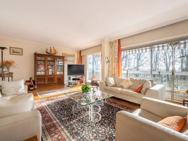 Le Chesnay Parc de Rocquencourt Appartement 181 m² avec terrasse filante 4 chambres et un bureau deux places de parking une cave