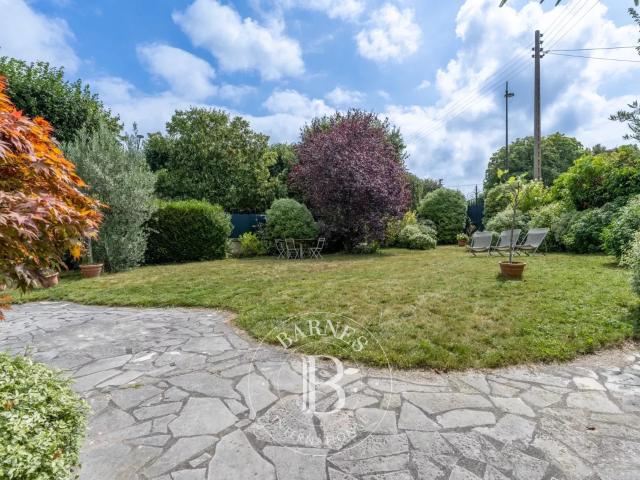 Le Chesnay/limite Versailles Plateau Saint Antoine magnifique maison 223 m² 4 chambres + studio jardin