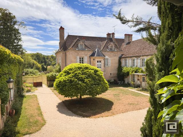 Le Clos Seigneurial Un domaine historique préservé, hors d. 400m² Givry