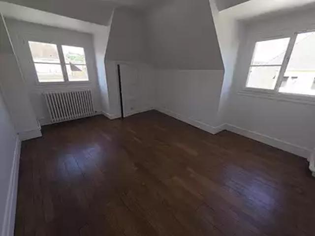 Le Creusot 71200 Location appartement 2 pièces t2 au dernier étage