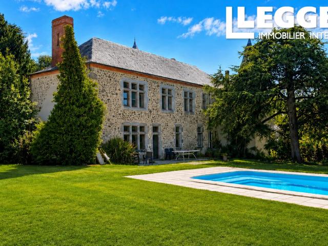 Le Domaine de Clisson du 14,19,20 avec gîte séparé dans le style années 50/60 avec piscine chauffée et tennis