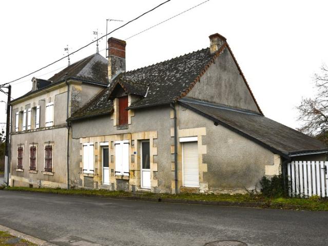 LE GRAND PRESSIGNY Sud 37, belle maison de caractère composée de 3 logements indépendants et offrant 259 m² habitables pour 11 pièces, sur un terrain arboré d'environ 7 360 m²