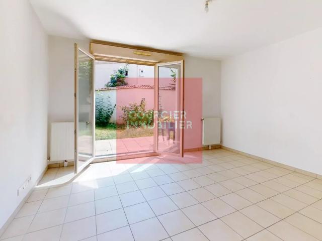 LE MESNIL SAINT DENIS 78 A VENDRE APPARTEMENT 2 PIECES RDJ 4