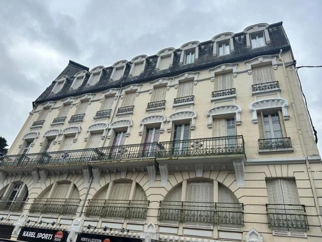 Le MONT DORE T2 de 51 m2, meublé,5ème étage, vue, prêt à lo
