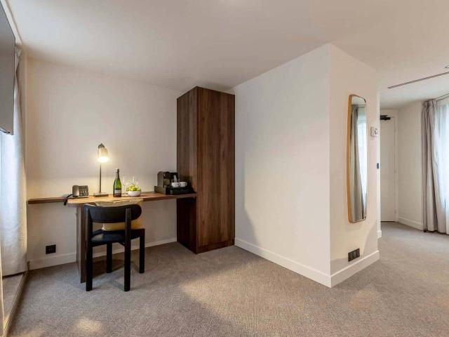 Le Monsieur Double Room 203