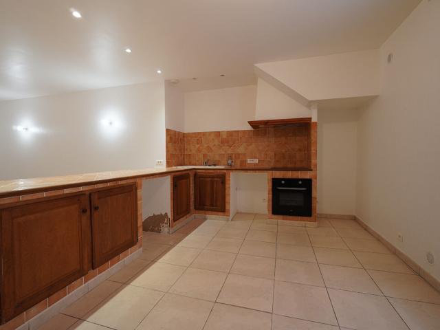 LE MUY Appartement 2 pièces de 52 m2 avec place de parking