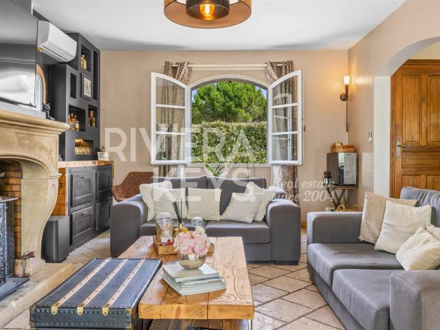 LE MUY: Élégante bastide contemporaine de 4 à 5 chambres au. 160m² Le Muy