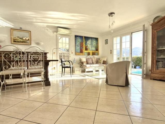 LE MUY Villa individuelle avec piscine et espaces extérieur.