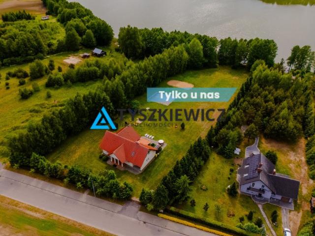 Wyjątkowa posiadłość nad jeziorem z prywatną linią brzegową