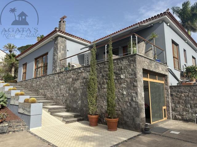 Le ofrecemos una lujosa villa 185 m² ubicada en una parcel. 185m² Buenavista del Norte