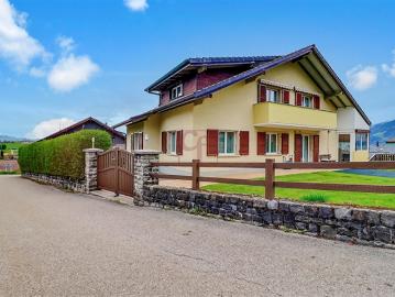 Le Pâquier – Familienhaus mit zwei Wohnungen