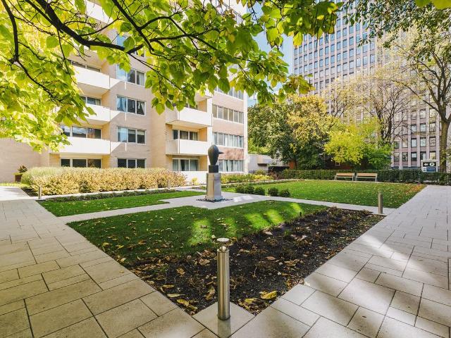 Le Parc 1 Bedroom Apartment for Rent at 3450 Rue Drummond, Montréal, QC H3G 1Y3