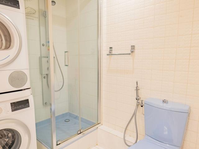 Le Paul >•  Near the Eiffel Tower, shops, and metro, Paris Amsterdam Apartments for Rent