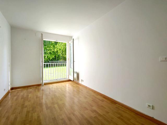 LE PECQ APPARTEMENT 2 PIECES AVEC PARKINGS