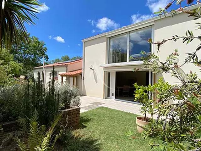 Le Perrier 85300 Achat / Vente maison 6 pièces t6 au dernier étage piscine