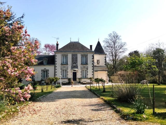 Le Petit Château, Emplacement Calme, 5 Chambres, Maison d’Am. 242m² Condac