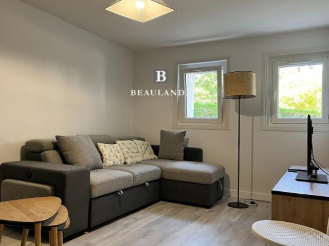 CHARMANT APPARTEMENT DE 42 M² AVEC VUE DÉGAGÉE SUR PARC ÉCRIN DE QUIÉTUDE À 600 M DU PORT DU POULIGUEN