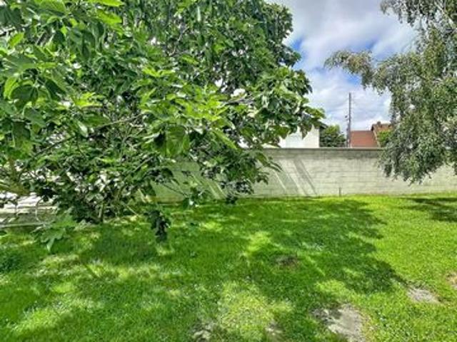 LE PLATEAU Maison de 84 m2 104 m2 au sol avec un beau jardin parcelle de 319m2 à deux pas du centre ville d' Athis Mons