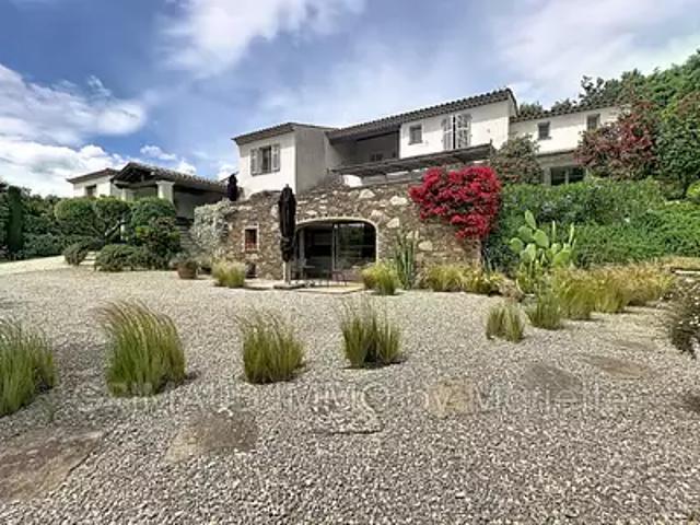 Le Plan de la Tour 83120 Achat / Vente maison 8 pièces t8 piscine parking
