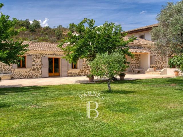 Le Plan De La Tour Propriété Rare Appartements Indépenda. 450m² Sainte Maxime