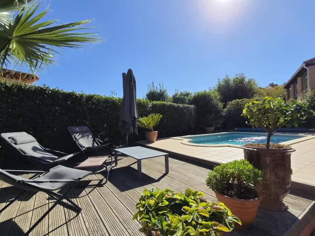 LE PRADET MAISON FAMILIALE DE 140 M2 AVEC PISCINE, VUE DÉGAGÉE ET GARAGE