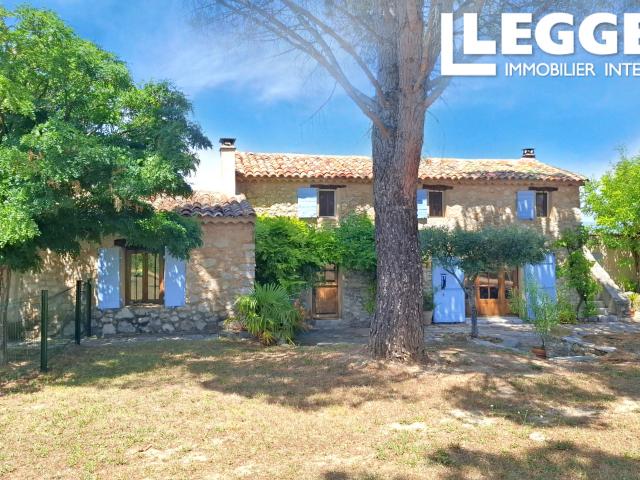 Le rêve provençal. Une magnifique maison en pierre avec piscine et 1,2 hectare de terrain. Proche de Cotignac