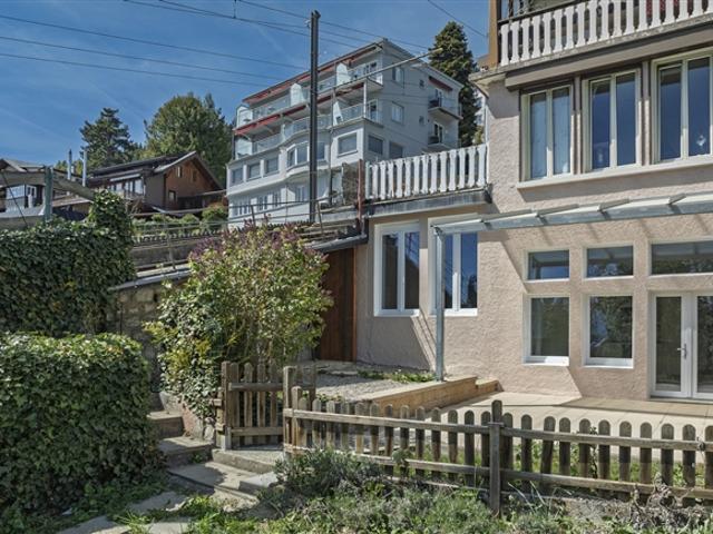 Le Roselier – renovierte 3,5 Zimmer Wohnung mit nach Süden ausgerichteter Terrasse, neben dem Bahnhof