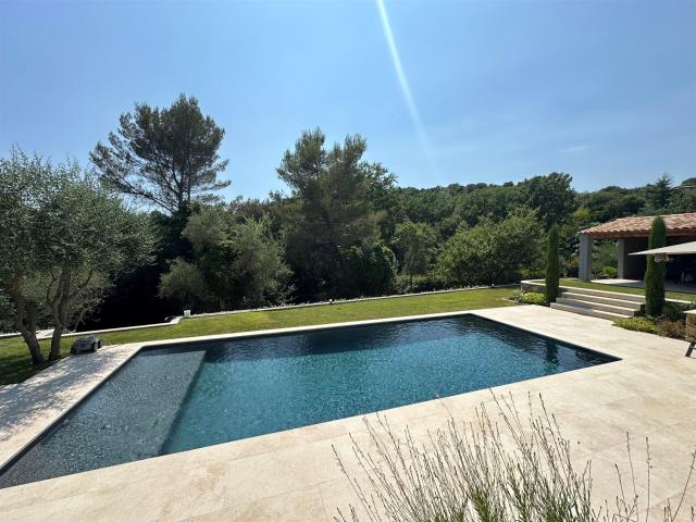 Le Rouret: Magnifique villa contemporaine au calme absolu N. 205m² Le Rouret