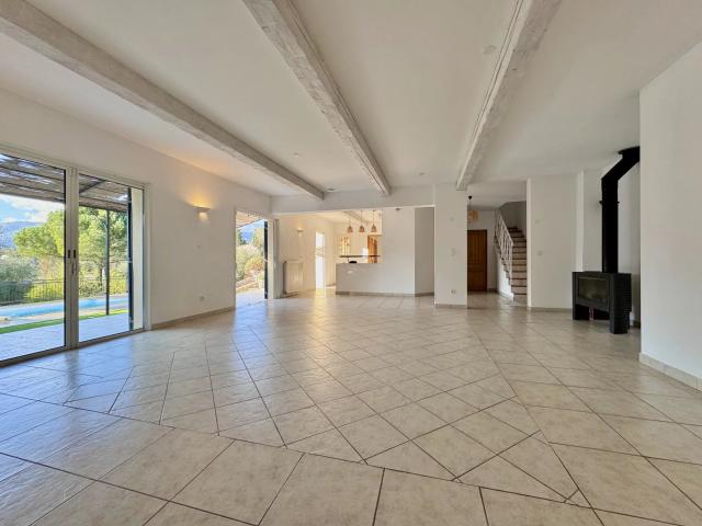 Le Rouret Villa cinq pièces avec piscine et garage