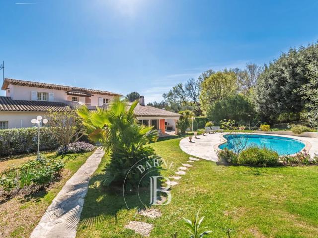 Le Rouret – Villa vue mer, domaine fermé, plein sud, 4 chambres, sous sol complet