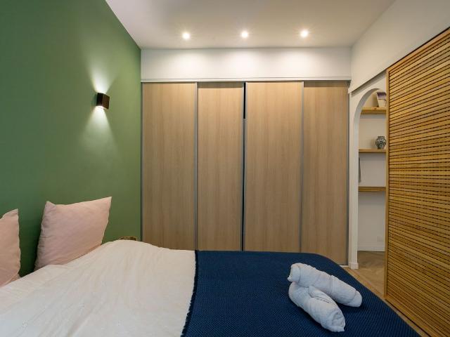 “Le Rousseau” Louvre, La Saint Maritaine, Paris Amsterdam Apartments for Rent