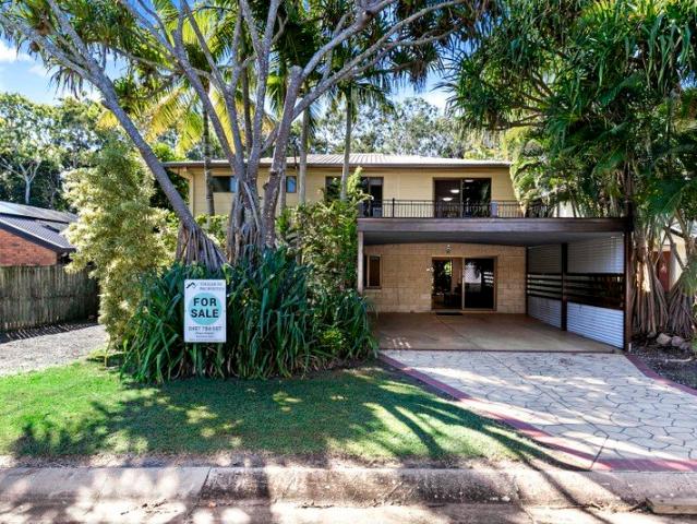 LEMAC Coastal Living with Space, Privacy & Direct Beach Access
