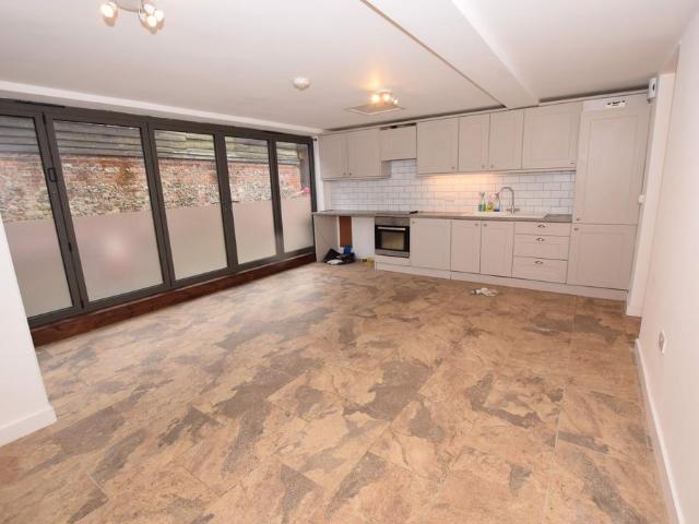 Lenten Street, Alton, Hampshire, GU34 1 bed apartment to rent £995 pcm £230 pw