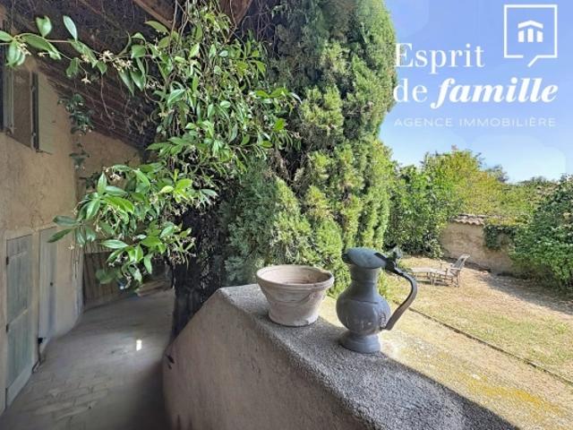 Lentilly, maison d'environ 200m2 avec jardin 943m2 et piscine