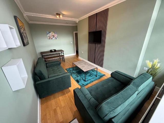 Lenton NG7 4 bed flat to rent £1,564 pcm £361 pw